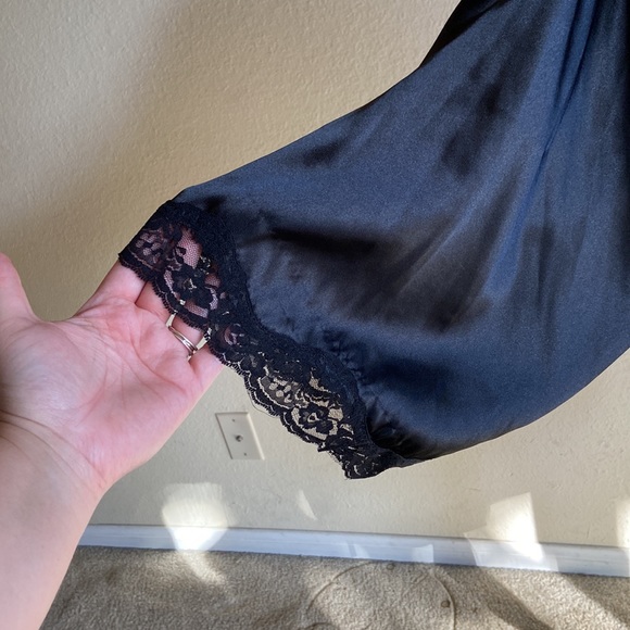 Frederick’s of Hollywood Robe - Picture 2 of 8